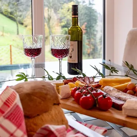 Mit Whirlpool, Infrarot-sauna & Schwarzwaldblick Appartement