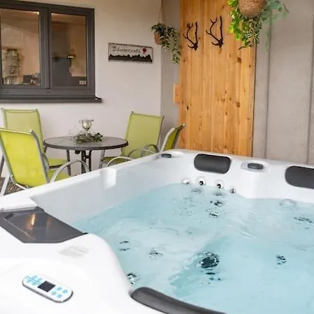 Mit Whirlpool, Infrarot-sauna & Schwarzwaldblick